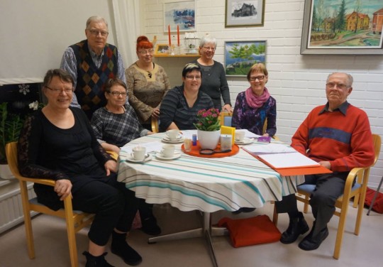 SPR:n Tervakosken osaston hallituksen kokous 1.2.2017.  Kuvassa vasemmalta: ystävätoiminnan yhdyshenkilö Anne Laine, Satu Wallin, Mauri Pulkkinen, Aili Vuori  istumassa keskellä puh.joht. Katja Heininen, takana rahastonhoitaja Riitta Hagqvist, sihteeri Anna-Leena Seitsonen  ja vara puh.joht. Lauri Koliseva  Kuvasta puuttuu jäsenmestari Marketta Räsänen.