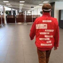 Vapaaehtoiset toimivat Turun Messukeskuksessa SPR Turun osaston arkisto